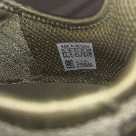 Adidas green size 7 1/2 women worn once very comfy - Picture 6 of 6